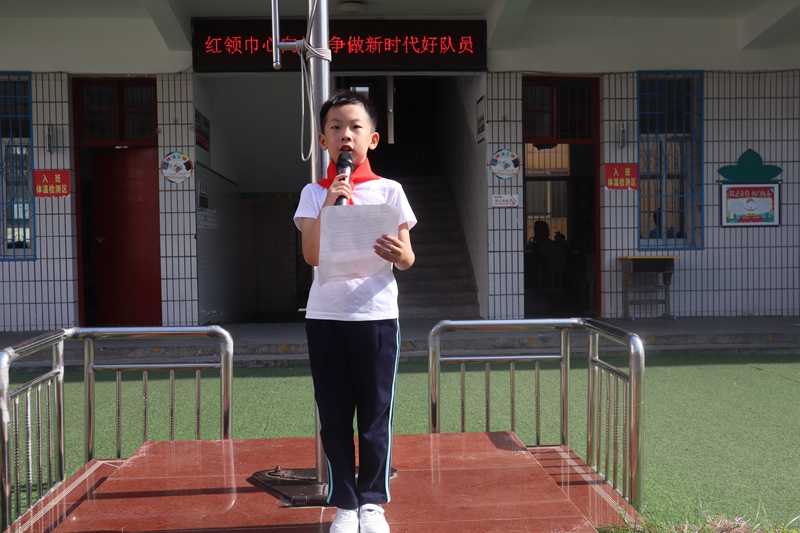 新队员代表发言.jpg 新队员代表发言.jpg