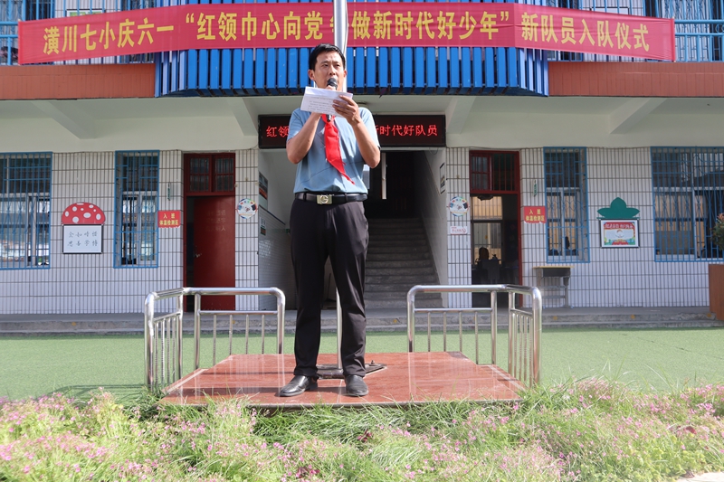 刘校长向新队员提出希望与要求.jpg 刘校长向新队员提出希望与要求.jpg