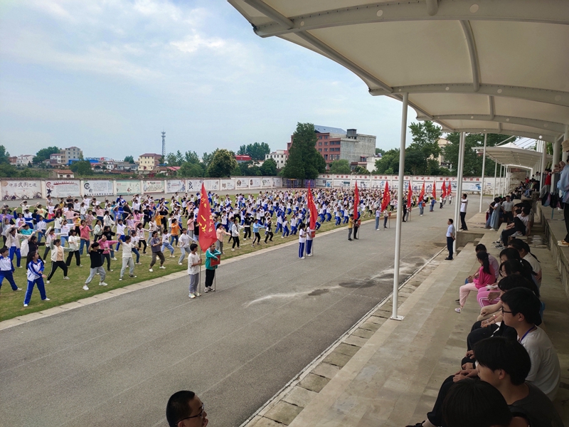 仁和中学如期举行第三届武术节 (2).jpg 仁和中学如期举行第三届武术节 (2).jpg