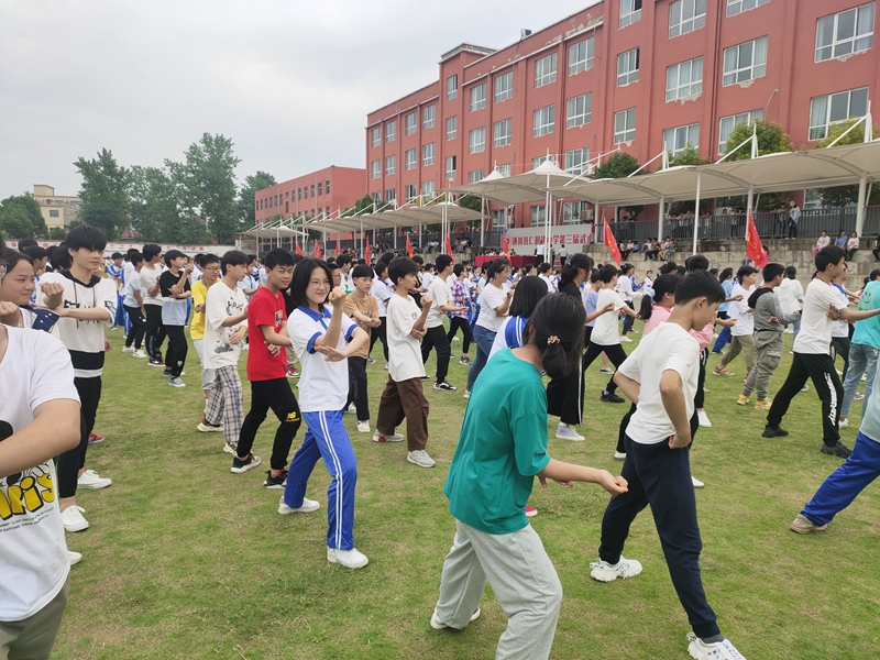 仁和中学如期举行第三届武术节 (3).jpg 仁和中学如期举行第三届武术节 (3).jpg