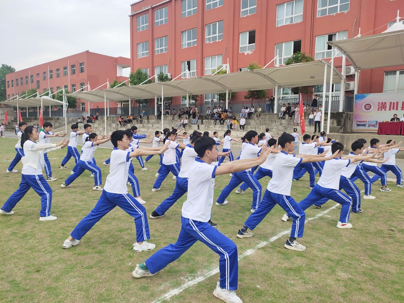 仁和中学如期举行第三届武术节 (11).jpg 仁和中学如期举行第三届武术节 (11).jpg
