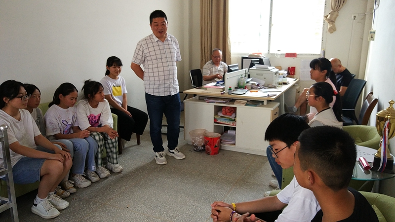 向学生宣传优惠政策及规定2.jpg 向学生宣传优惠政策及规定2.jpg
