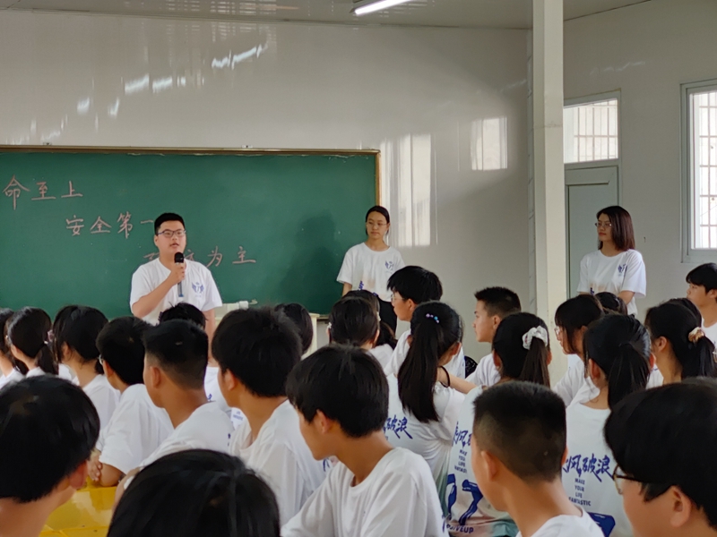 戚亚男.jpg 戚亚男.jpg