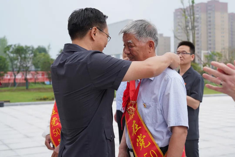 图片4.jpg 图片4.jpg