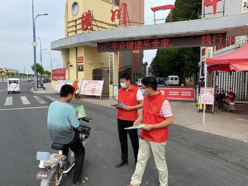 志愿者服务2.jpg 志愿者服务2.jpg