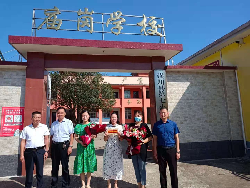 合影留念.jpg 合影留念.jpg