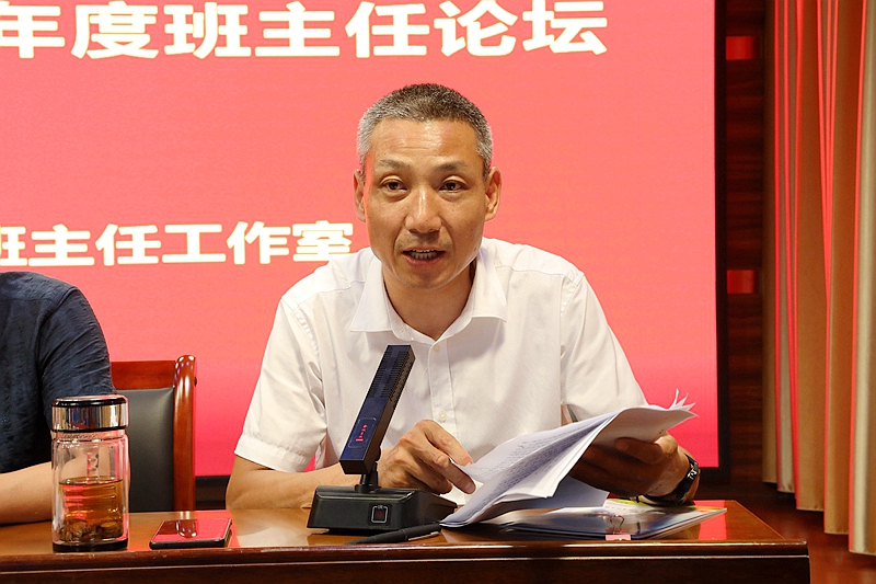 逸夫小学综治办主任  任永忠.JPG