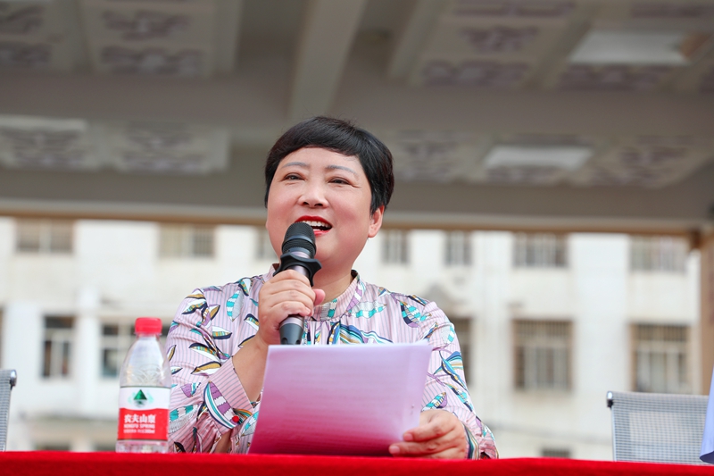 校长周围总结讲话.jpg 校长周围总结讲话.jpg