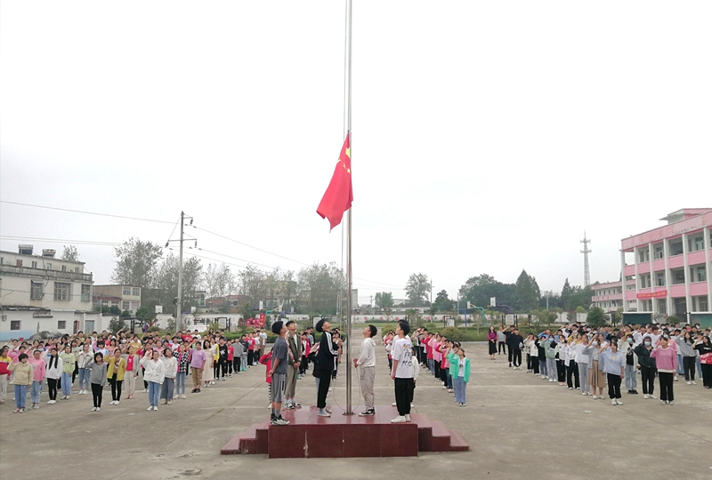 升旗仪式活动现场.jpg
