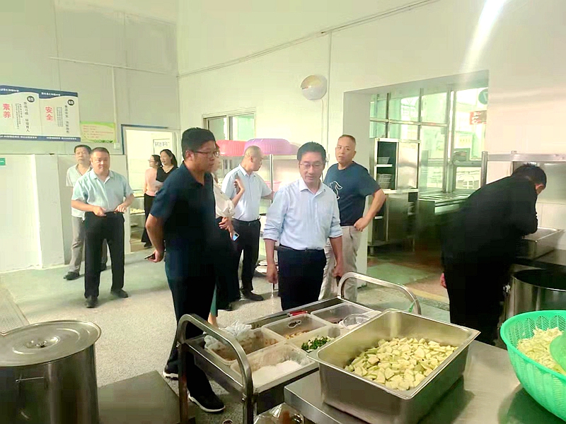仁和中学强化学校食堂监管 确保师生餐饮安全 (8).jpg 仁和中学强化学校食堂监管 确保师生餐饮安全 (8).jpg