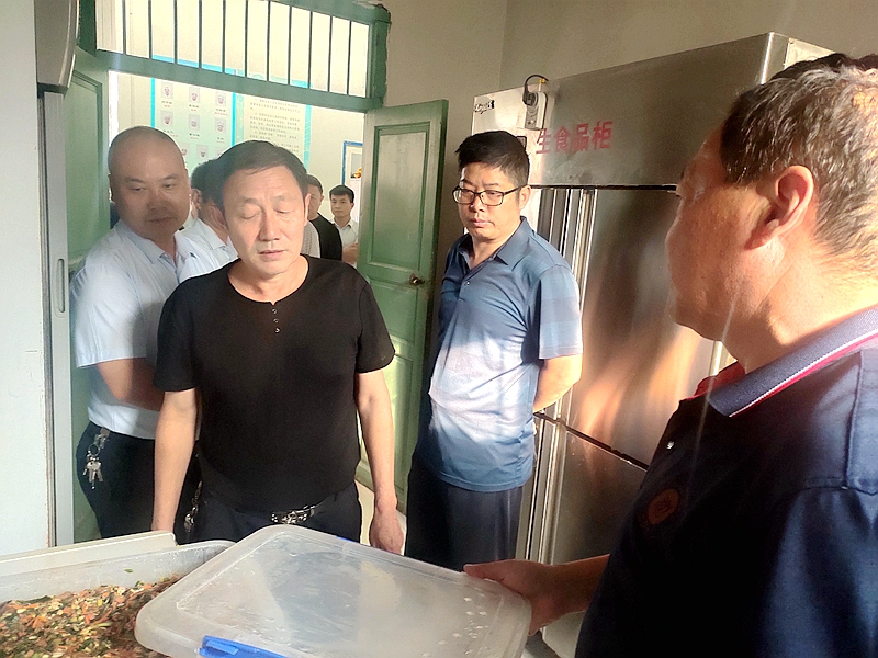 仁和中学强化学校食堂监管 确保师生餐饮安全 (4).jpg 仁和中学强化学校食堂监管 确保师生餐饮安全 (4).jpg