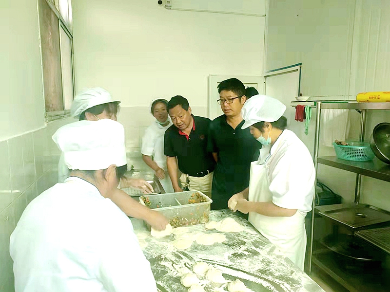 仁和中学强化学校食堂监管 确保师生餐饮安全 (9).jpg 仁和中学强化学校食堂监管 确保师生餐饮安全 (9).jpg
