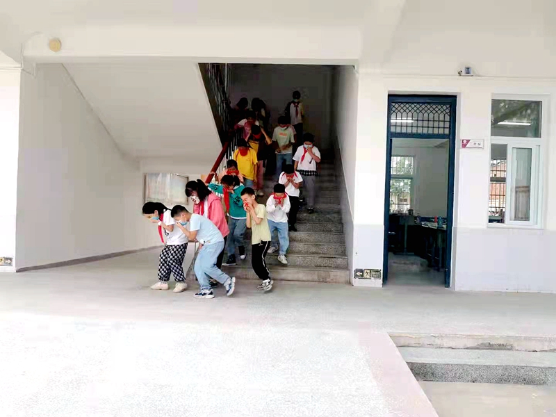 紧急疏散2.jpg 紧急疏散2.jpg