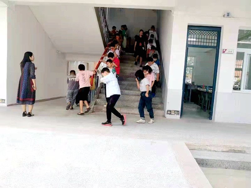 紧急疏散3.jpg 紧急疏散3.jpg