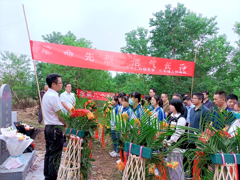 潢川县仁和镇中学积极组织开展烈士纪念日纪念活动 (3).jpg