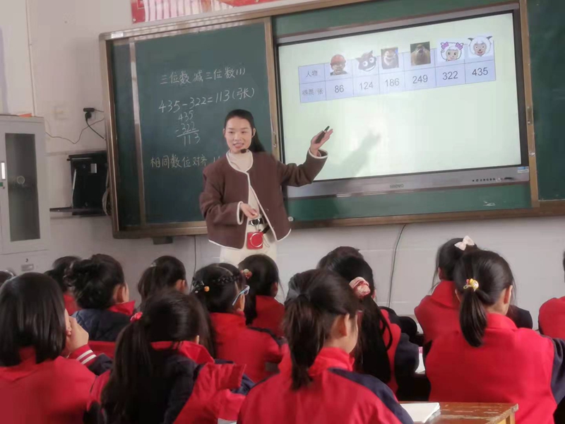 潢川一小成功举办“我为学校添光彩”课堂教学展示开放日活动2.jpg 潢川一小成功举办“我为学校添光彩”课堂教学展示开放日活动2.jpg