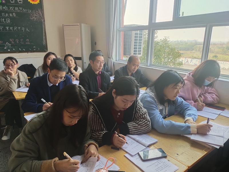仁和中学、彭店中学顺利举行“手拉手”语文教研联谊活动2.jpg