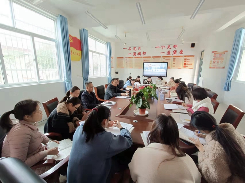 潢川一小召开期中教学工作总结会3.jpg 潢川一小召开期中教学工作总结会3.jpg