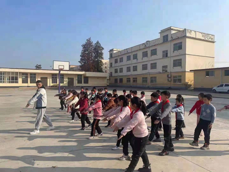 4体育组作课现场.jpg 4体育组作课现场.jpg