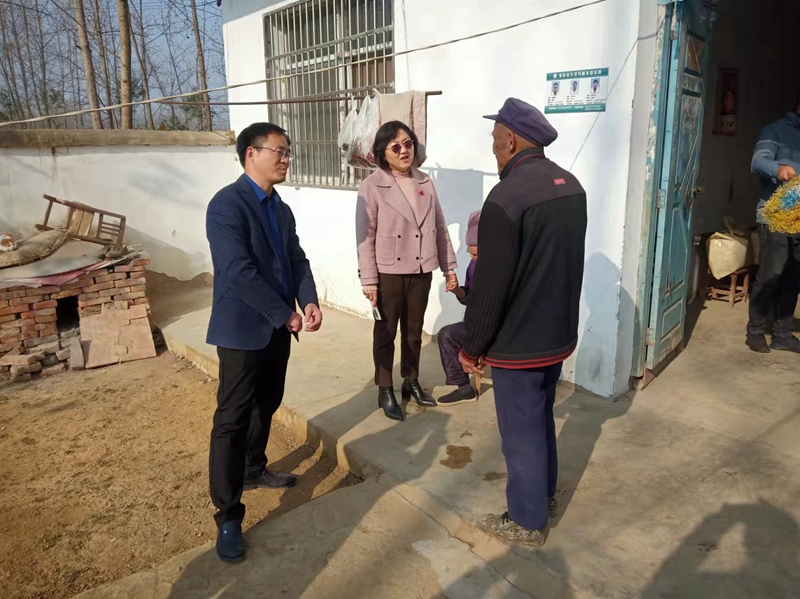 江燕如走访帮扶“三类户”.jpg 江燕如走访帮扶“三类户”.jpg