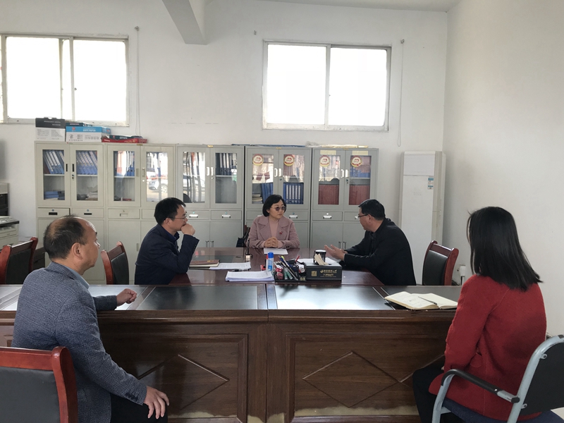 江燕如在唐楼村召开座谈会.jpg 江燕如在唐楼村召开座谈会.jpg