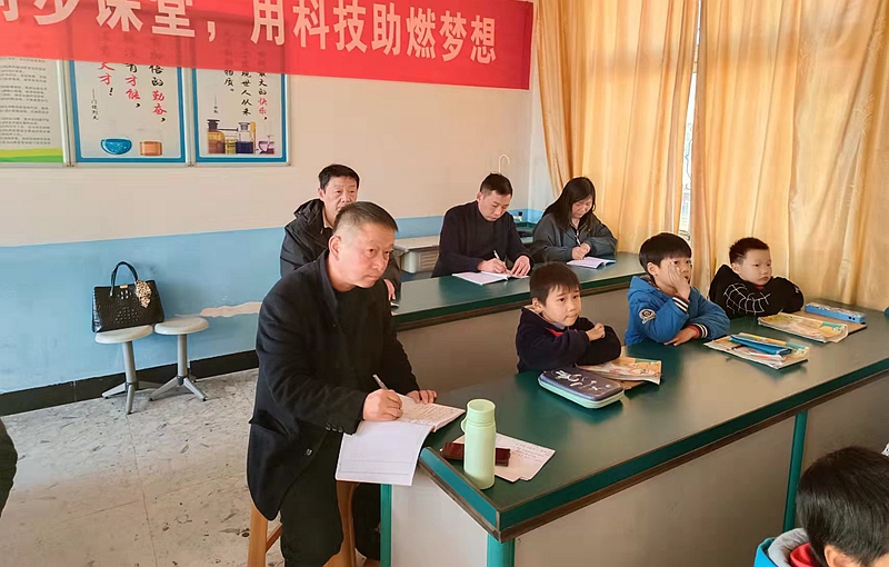 3听课.jpg 3听课.jpg