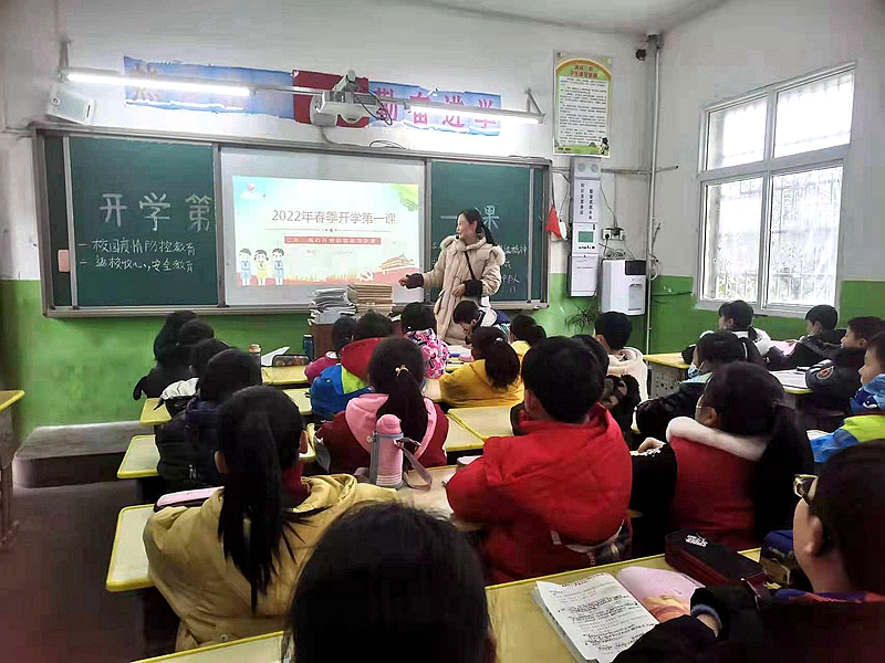图二:各学校上好“开学第一课”.jpg 图二:各学校上好“开学第一课”.jpg