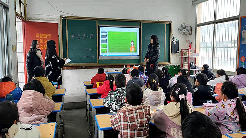 图三:各学校上好“开学第一课”.jpg 图三:各学校上好“开学第一课”.jpg