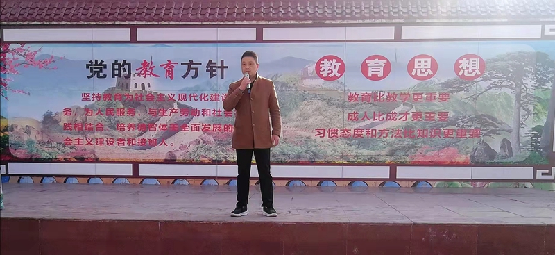 校长黄真军作总结讲话.jpg 校长黄真军作总结讲话.jpg