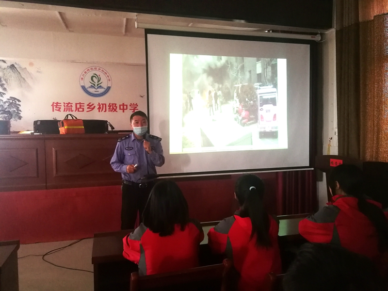 铭安消防宣传中心陈教官现场授课.jpg 铭安消防宣传中心陈教官现场授课.jpg
