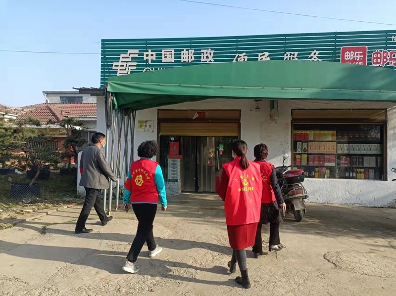 胡煜昊检查商超1.jpg