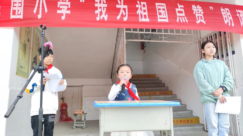 一年级小朋友精彩朗诵.jpg 一年级小朋友精彩朗诵.jpg