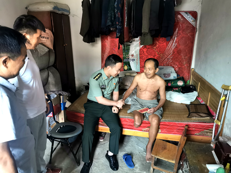慰问困难退役老兵宋炳堂.png