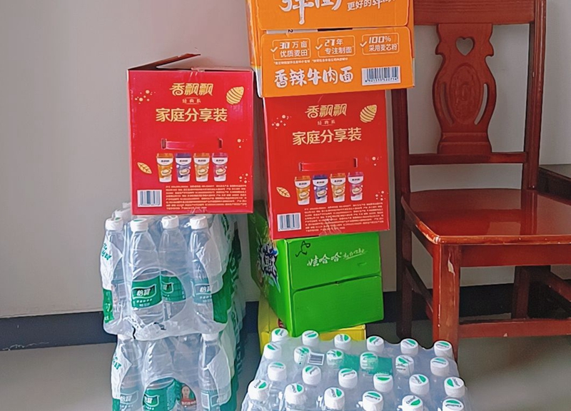 小蔡超市捐赠物资1.jpg