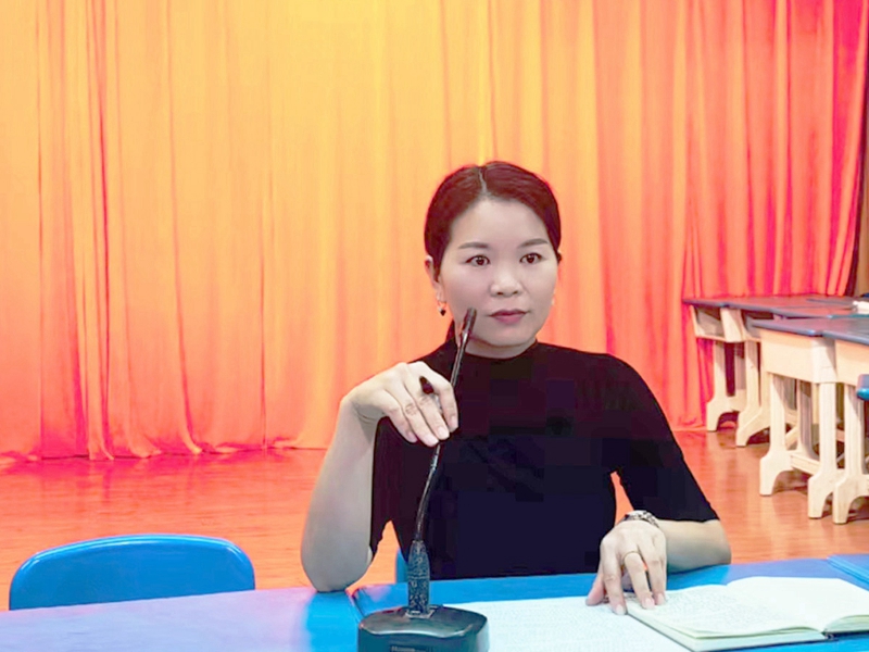 胡金凤.jpg