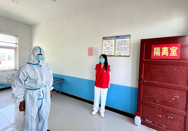 体温异常者进隔离室.jpg