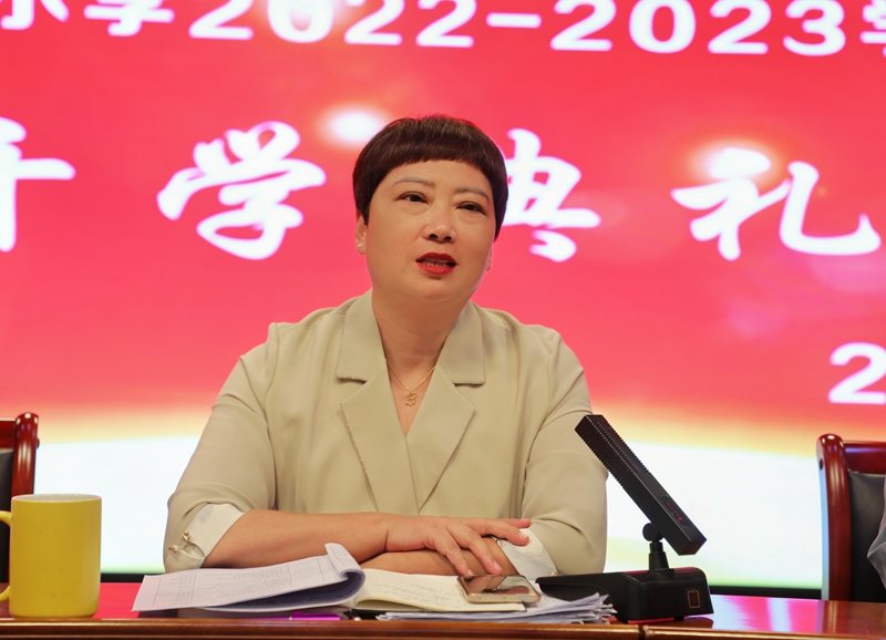 校长周卫部署工作.jpg