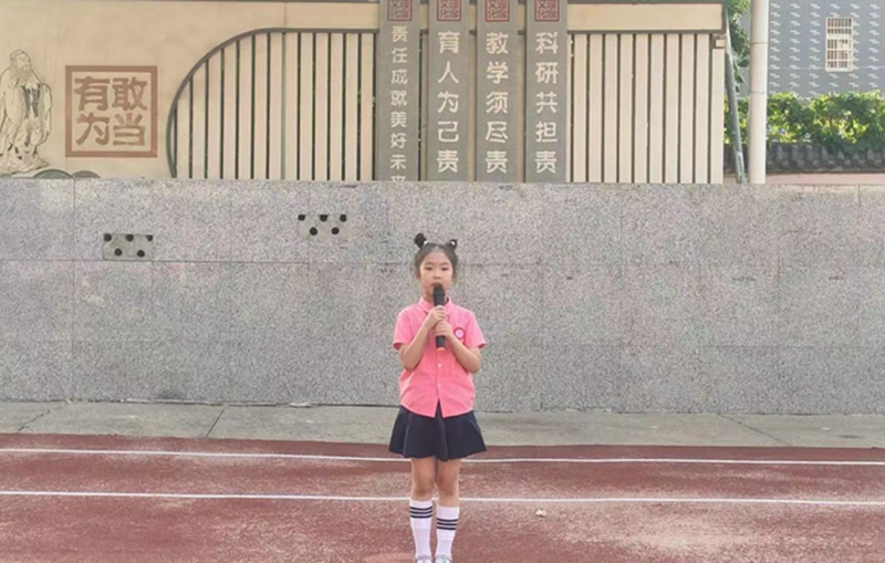 一年级新生发言.jpg