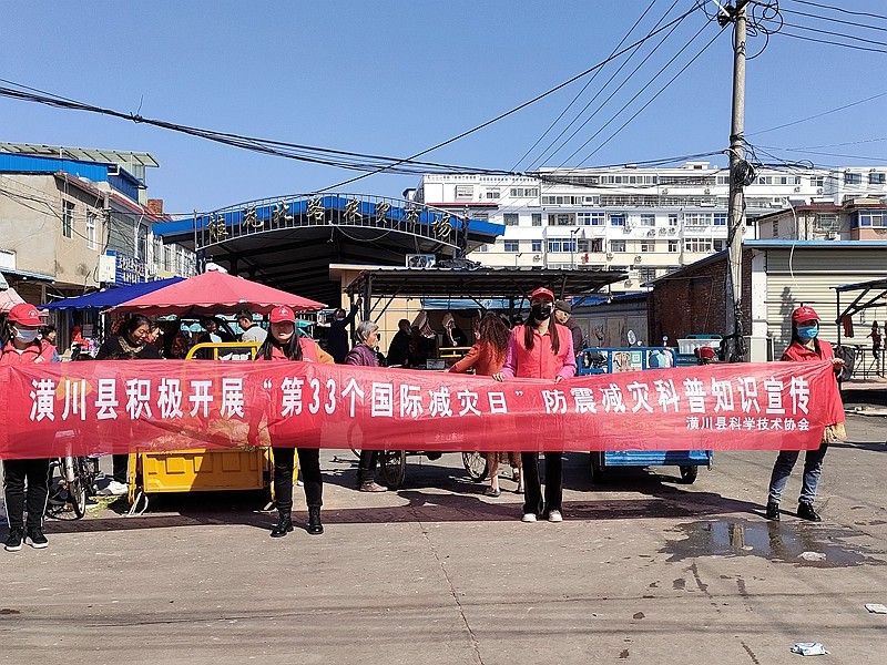科普宣传进机场社区.jpg