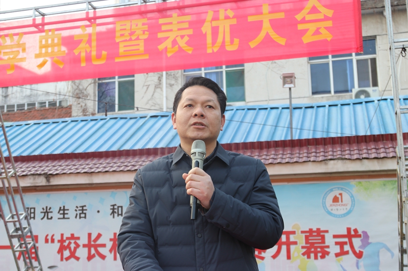 八年校长级张路.jpg 八年校长级张路.jpg