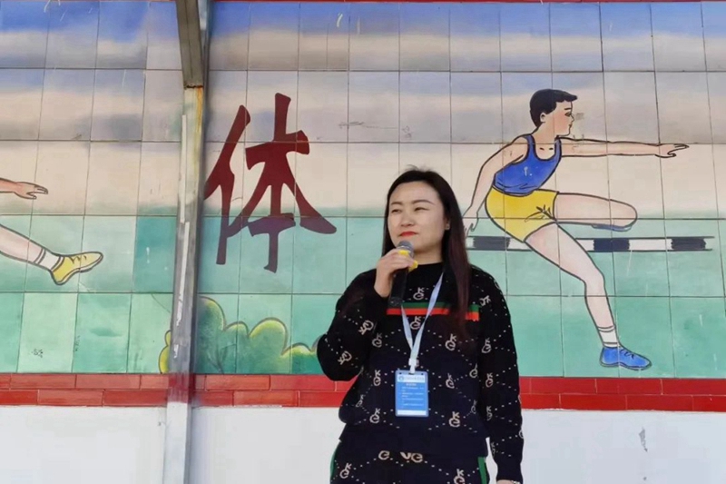升旗仪式拉序幕1.jpg