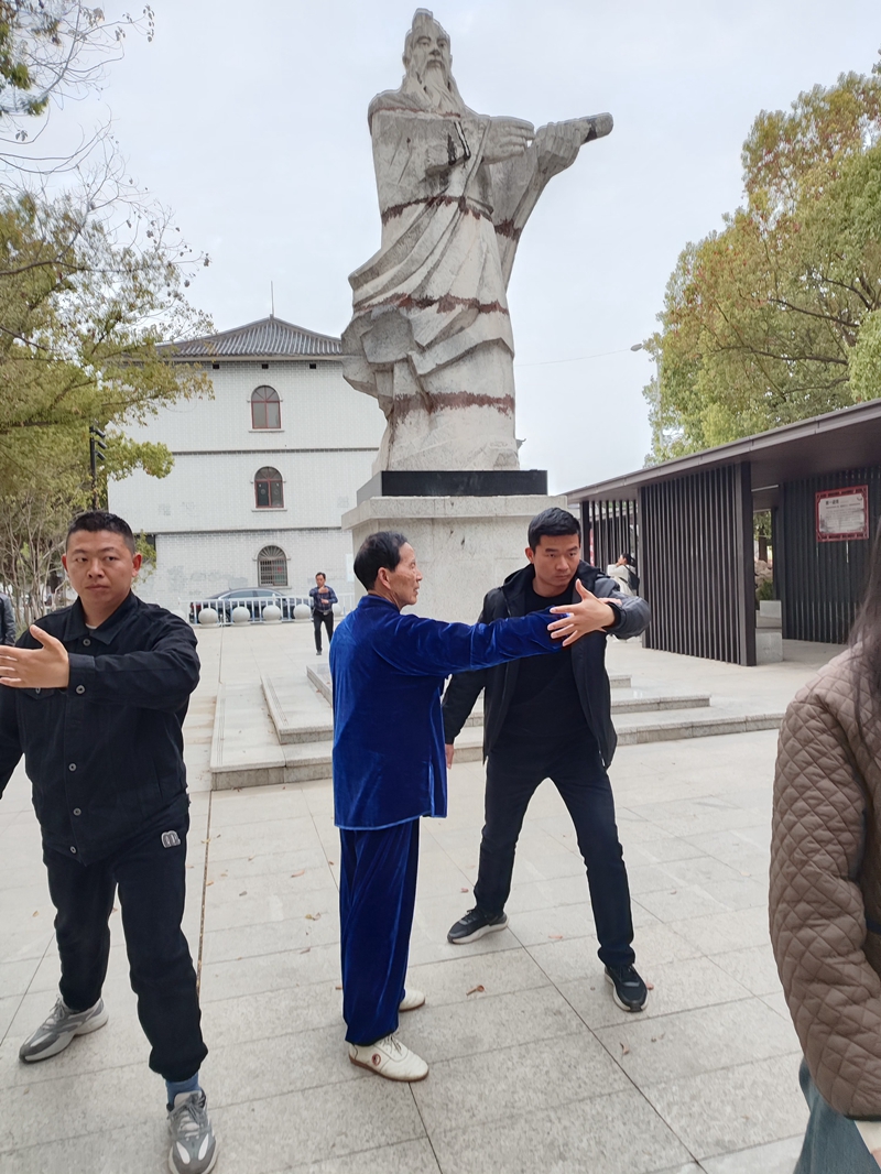 图片18.jpg 图片18.jpg