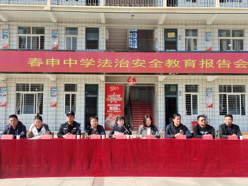 1春申中学法治副校长于琼琼生动讲解.jpg 1春申中学法治副校长于琼琼生动讲解.jpg