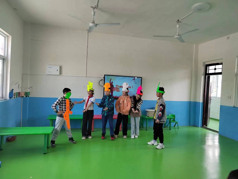学生表演.jpg 学生表演.jpg