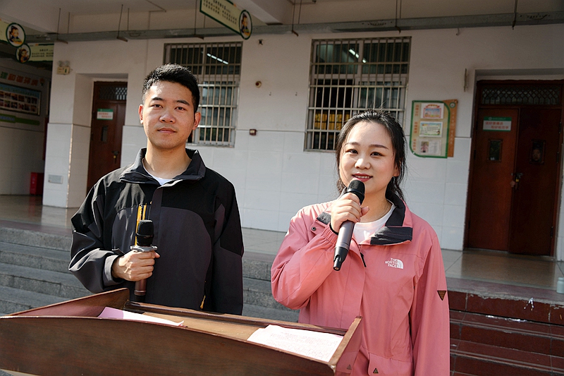 开幕式由丁宇 戴文娟老师主持.JPG