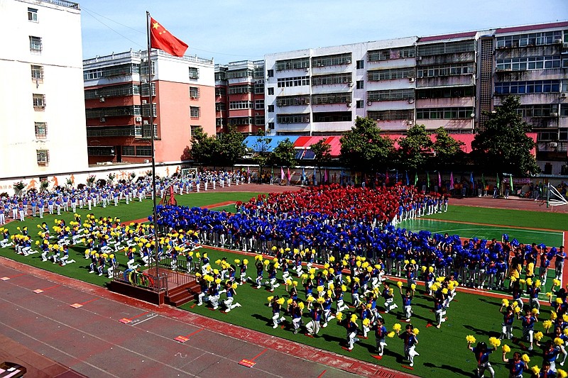 现场呈现扬帆远航和“1993-2023”图像.JPG