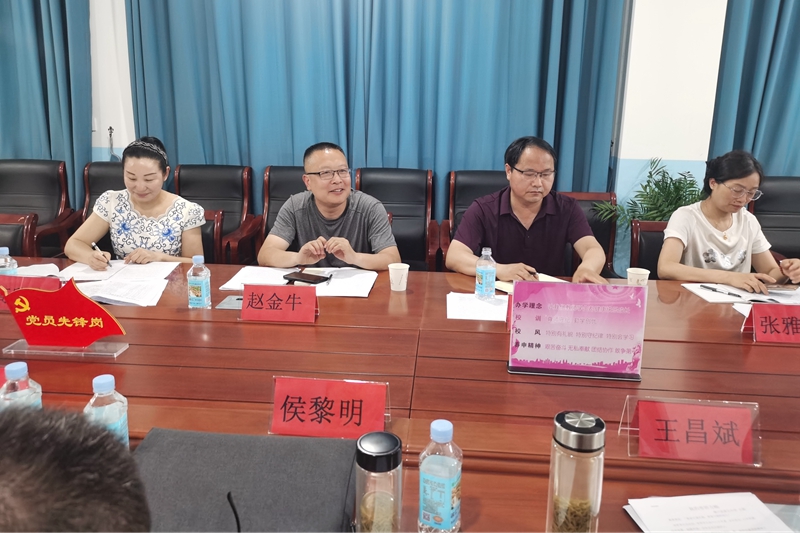 专家组点评发言.jpg