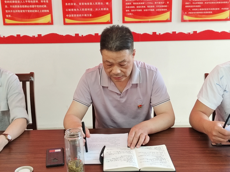党支部书记、校长黄真军上党课.jpg 党支部书记、校长黄真军上党课.jpg