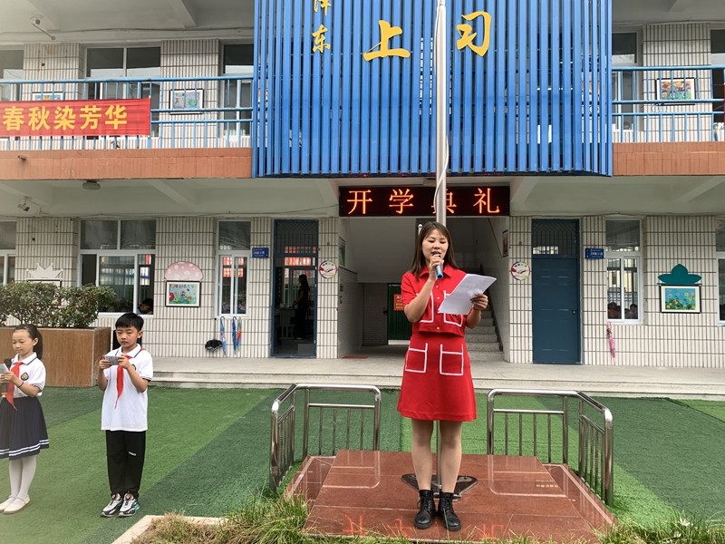 优秀教师代表发言.jpg
