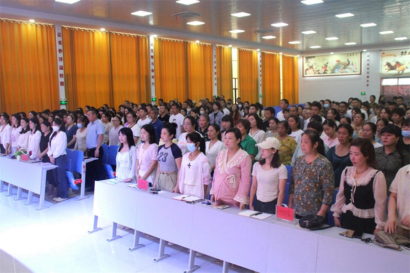 3国歌声中拉帷幕 (2).JPG